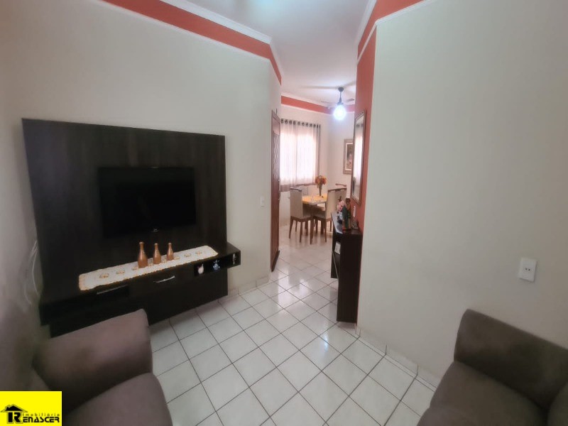 Casa com 3 quartos à venda, 131m² — foto 2 de 16