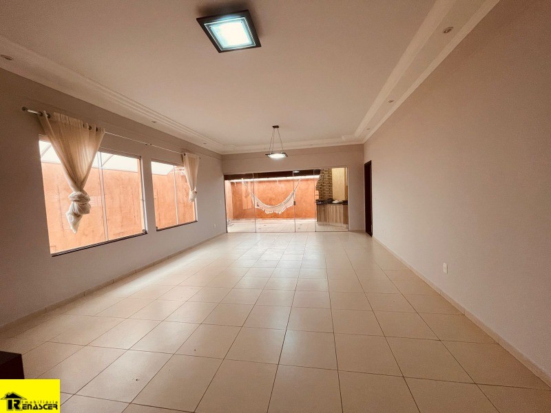 Casa de Condomínio com 3 quartos à venda e aluguel, 180m² — foto 1 de 23