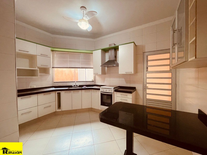Casa de Condomínio com 3 quartos à venda e aluguel, 180m² — foto 4 de 23