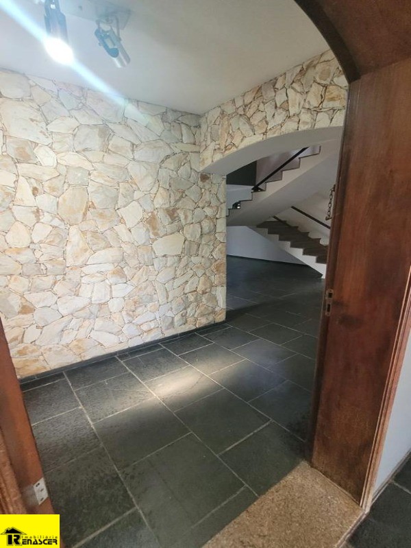 Casa com 4 quartos à venda e aluguel, 380m² — foto 2 de 14