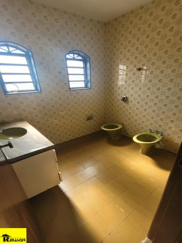 Casa com 4 quartos à venda e aluguel, 380m² — foto 13 de 14