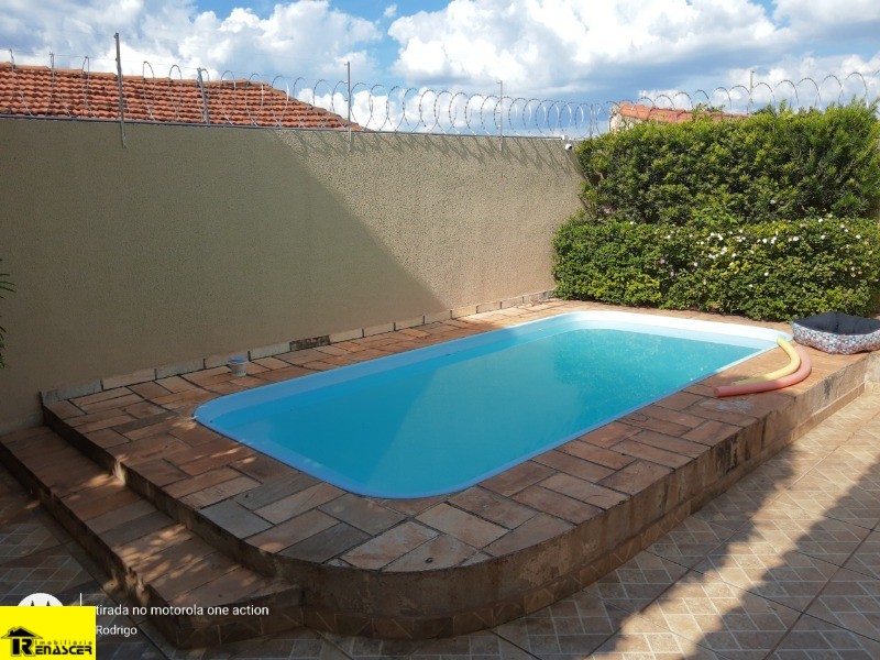 Casa com 3 quartos à venda, 245m² — foto 1 de 23
