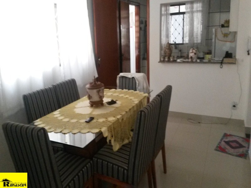 Casa com 3 quartos à venda, 245m² — foto 2 de 23