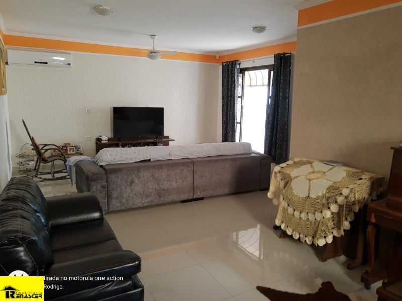 Casa com 3 quartos à venda, 245m² — foto 13 de 23