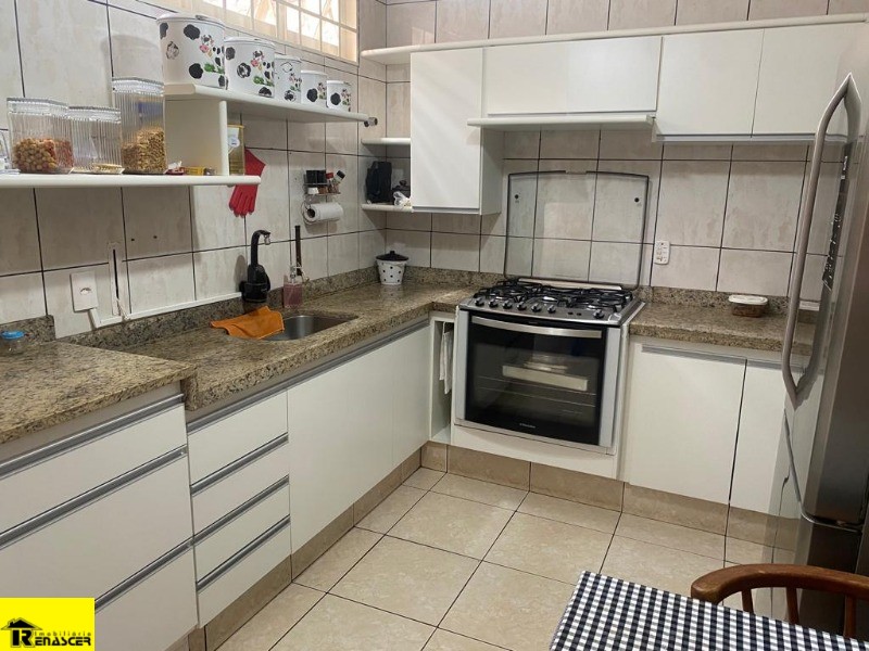 Casa com 4 quartos à venda — foto 2 de 57