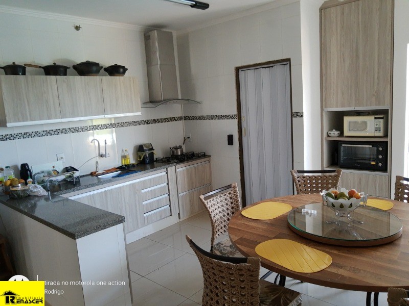 Casa com 3 quartos à venda, 245m² — foto 12 de 23