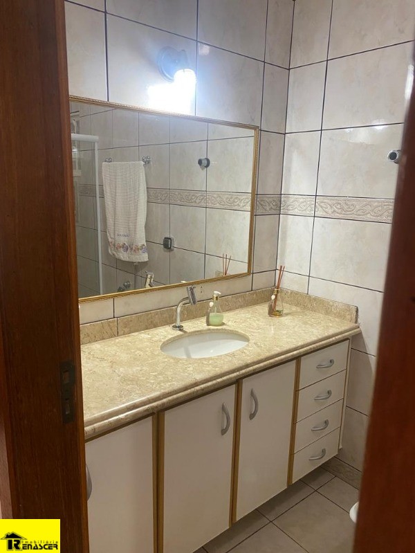 Casa com 4 quartos à venda — foto 8 de 57
