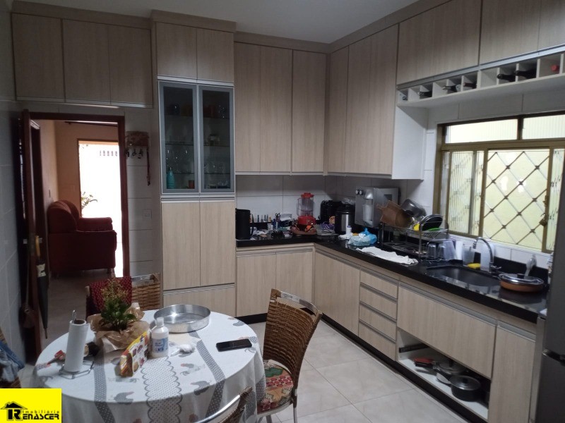 Casa com 3 quartos à venda — foto 8 de 26