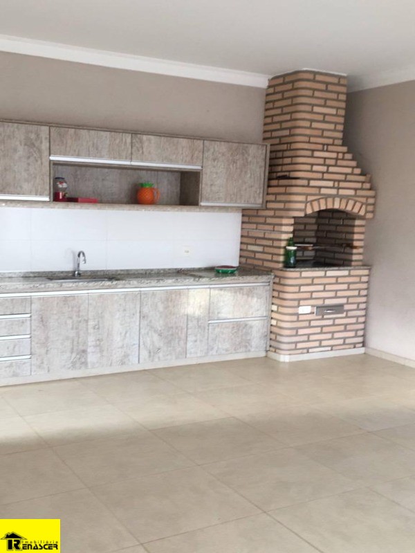 Casa com 3 quartos à venda, 200m² — foto 4 de 10