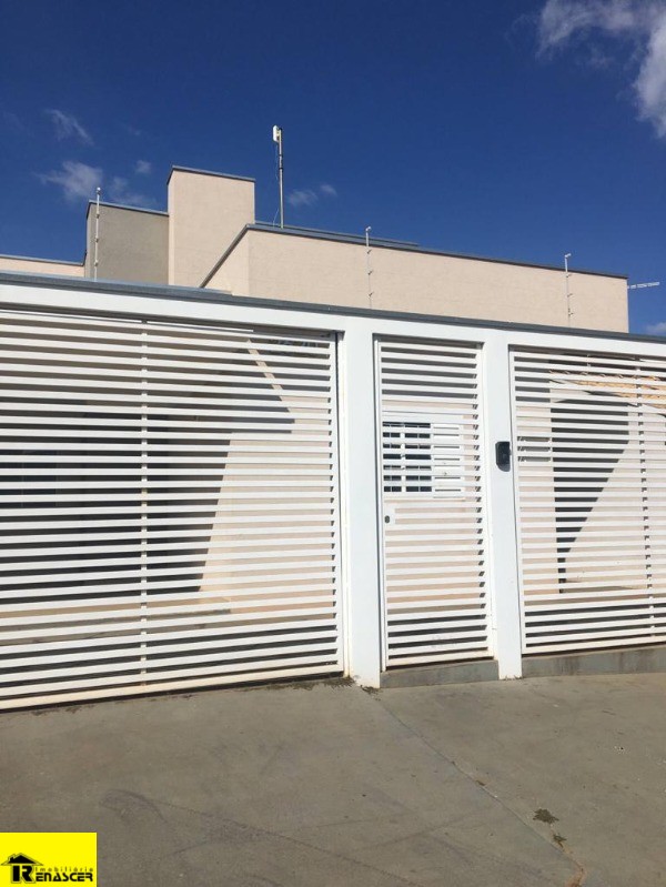 Casa com 3 quartos à venda, 200m² — foto 2 de 10