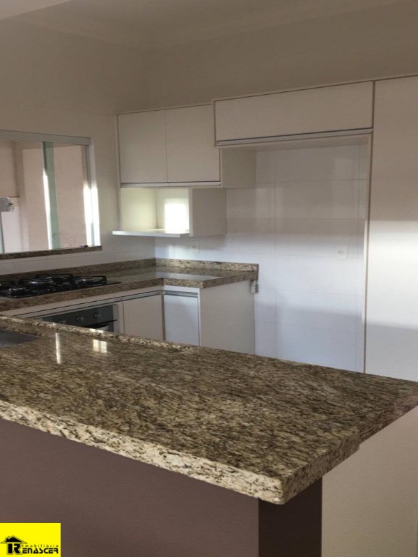 Casa com 3 quartos à venda, 200m² — foto 3 de 10