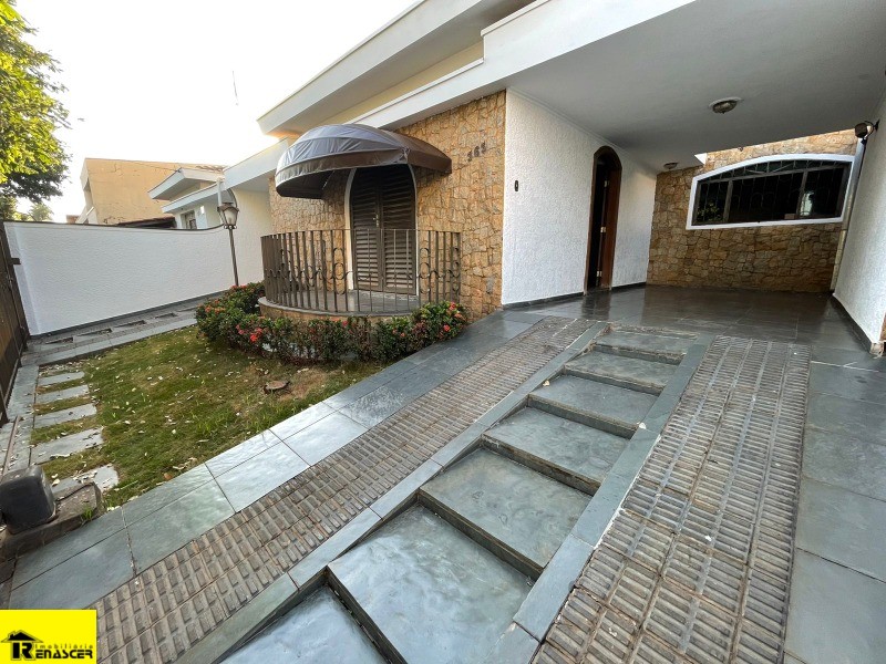 Casa com 3 quartos à venda, 297m² — foto 1 de 30