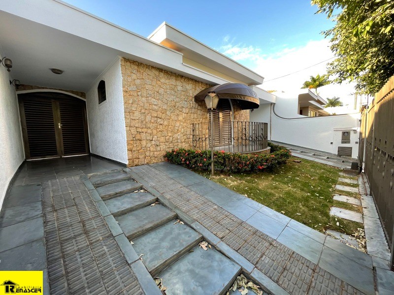 Casa com 3 quartos à venda, 297m² — foto 2 de 30