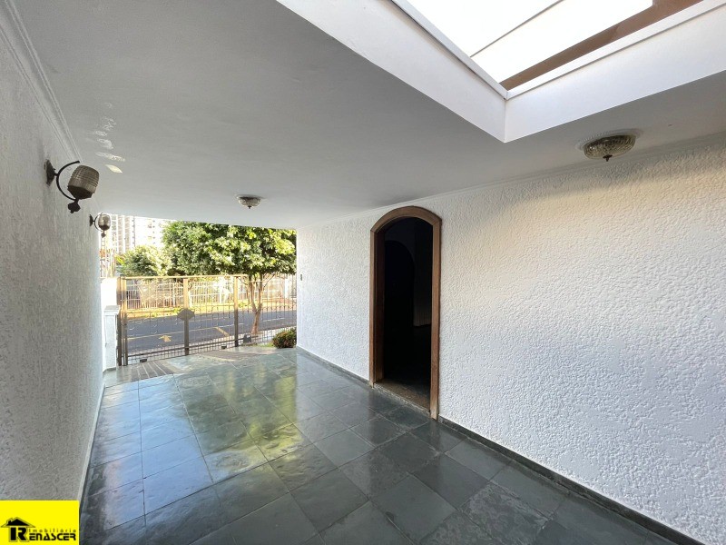Casa com 3 quartos à venda, 297m² — foto 3 de 30