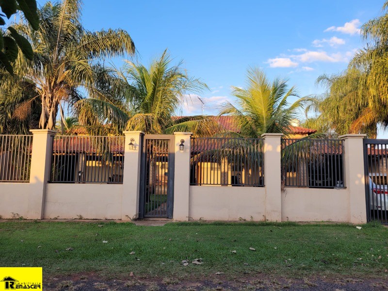 Casa com 3 quartos à venda, 1300m² — foto 2 de 13