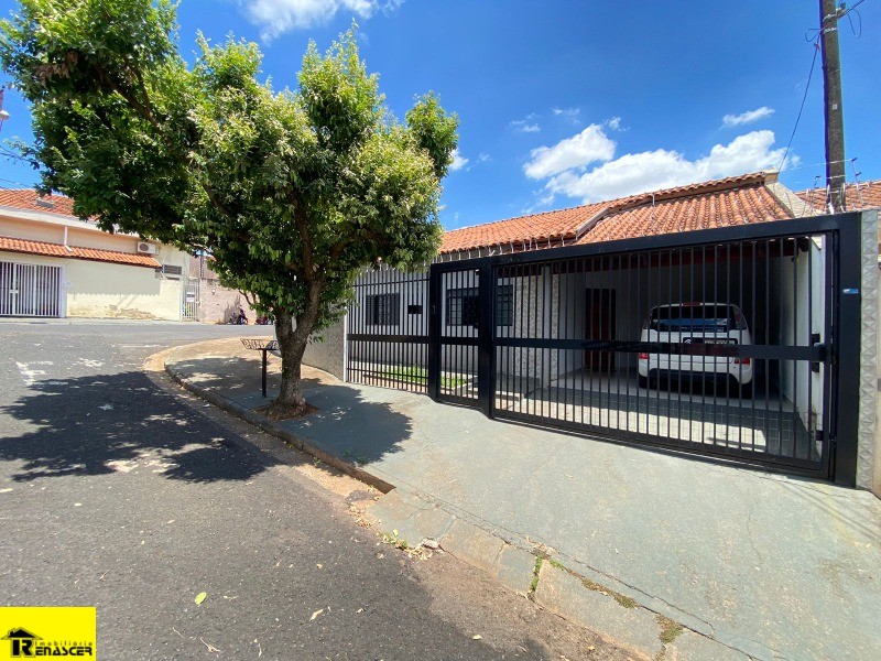 Casa com 3 quartos à venda, 200m² — foto 2 de 19