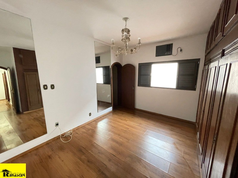 Casa com 3 quartos à venda, 297m² — foto 15 de 30