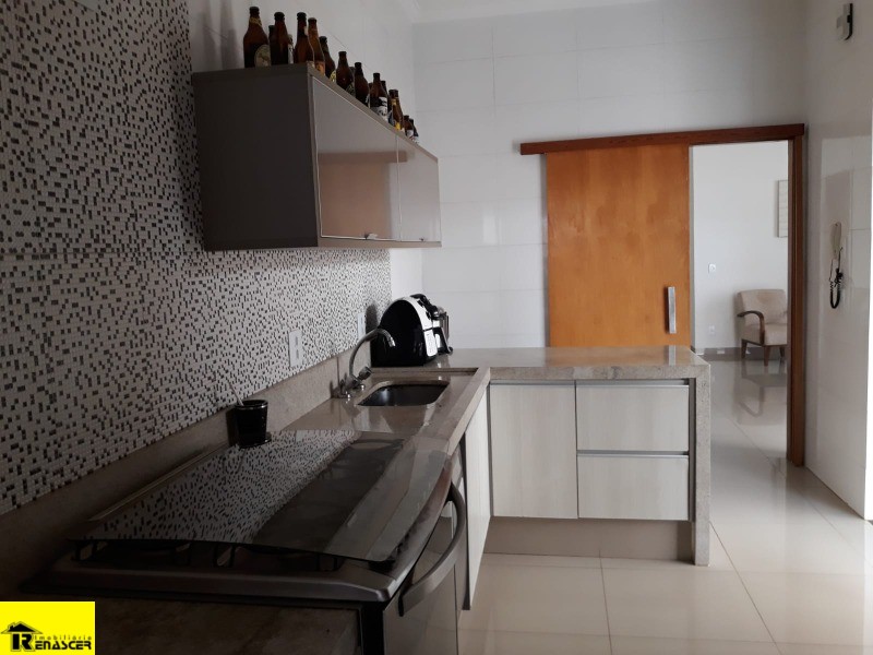 Casa de Condomínio com 4 quartos à venda, 230m² — foto 16 de 39