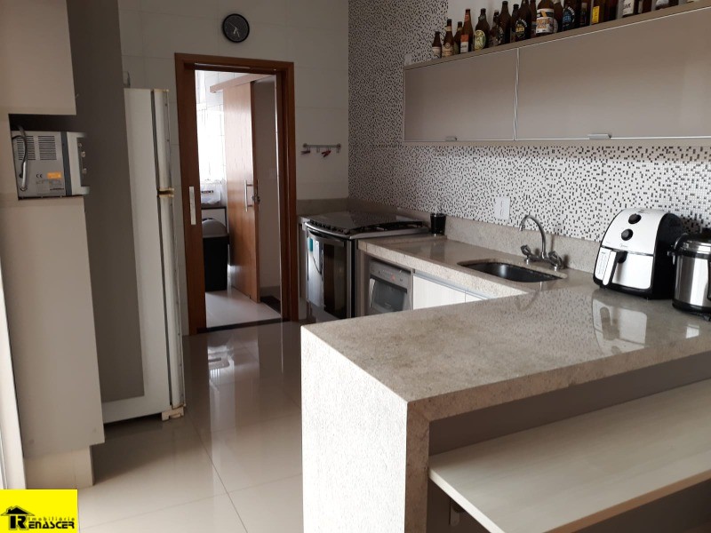Casa de Condomínio com 4 quartos à venda, 230m² — foto 17 de 39