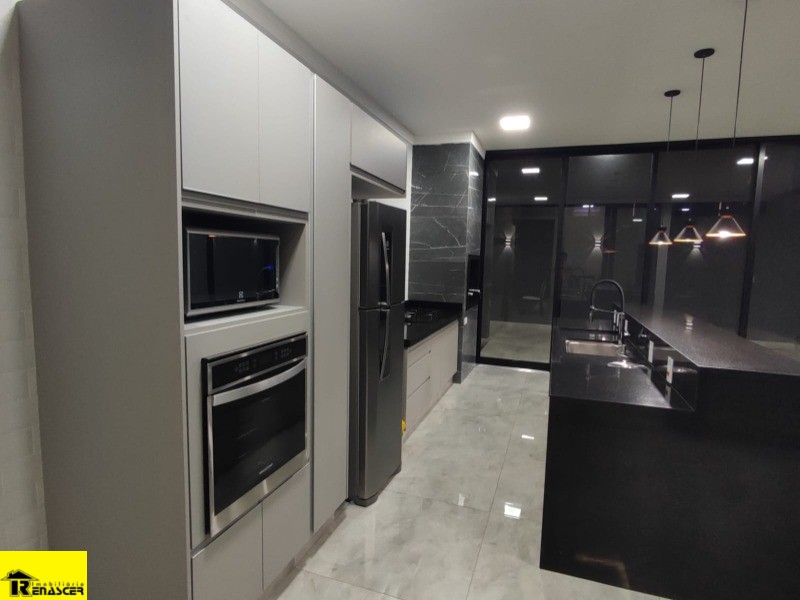 Casa de Condomínio com 3 quartos à venda, 253m² — foto 9 de 46