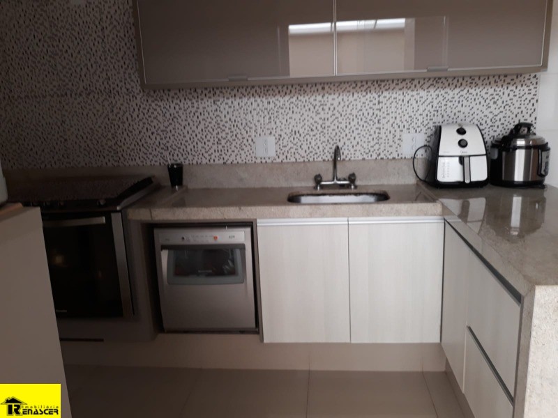 Casa de Condomínio com 4 quartos à venda, 230m² — foto 18 de 39