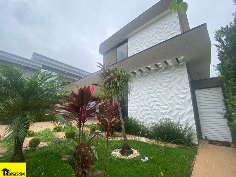 Casa de Condomínio com 4 quartos à venda e aluguel, 215m² — foto 2 de 21