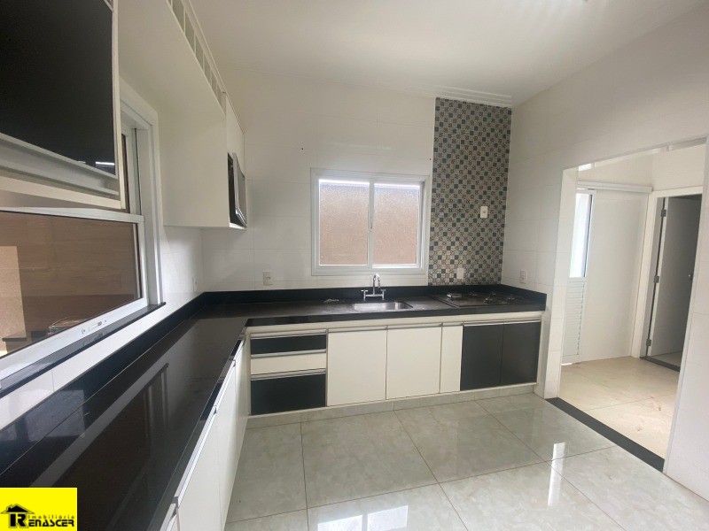 Casa de Condomínio com 4 quartos à venda e aluguel, 215m² — foto 17 de 21