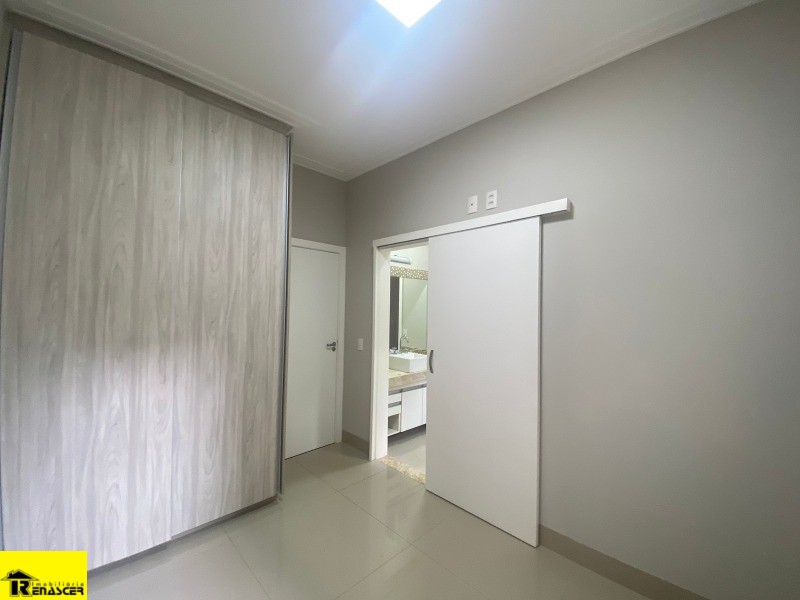 Casa de Condomínio com 4 quartos à venda e aluguel, 215m² — foto 10 de 21