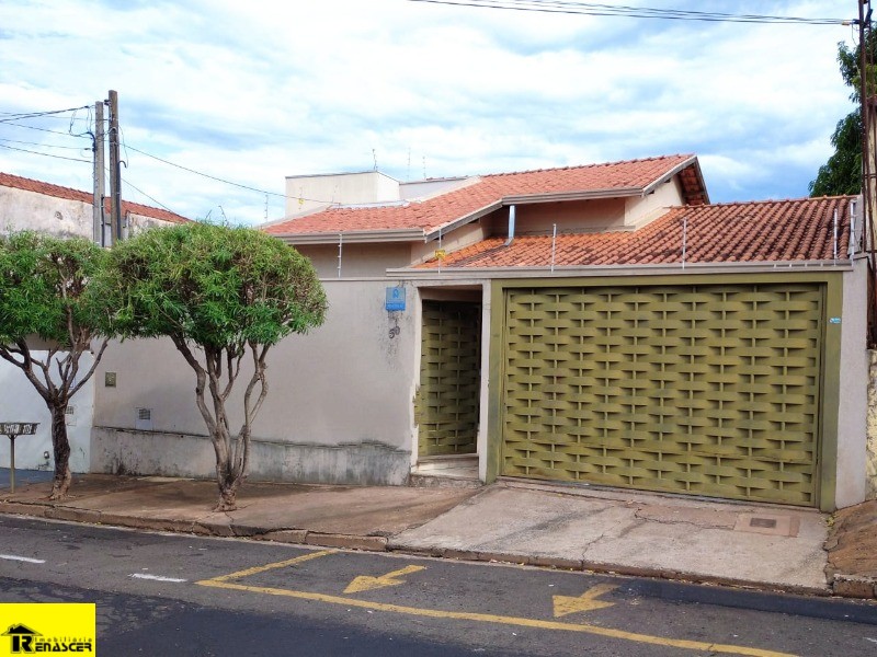 Casa com 3 quartos à venda, 352m² — foto 1 de 14