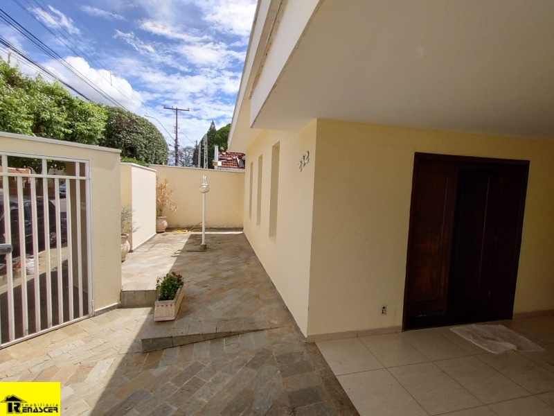 Casa com 3 quartos à venda, 270m² — foto 3 de 24