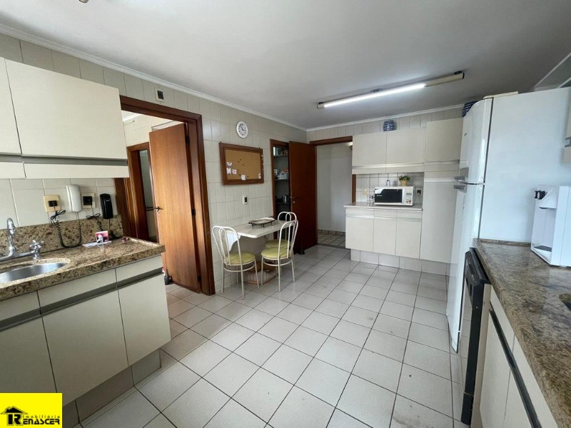 Apartamento com 4 quartos à venda, 300m² — foto 8 de 24