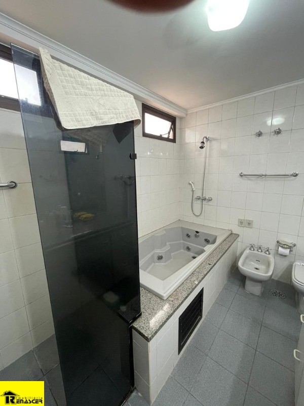 Apartamento com 4 quartos à venda, 300m² — foto 23 de 24