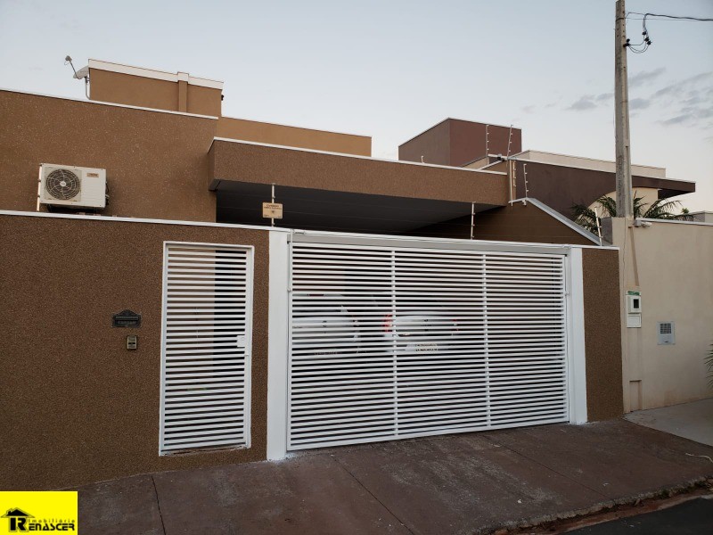 Casa com 3 quartos à venda, 200m² — foto 2 de 10