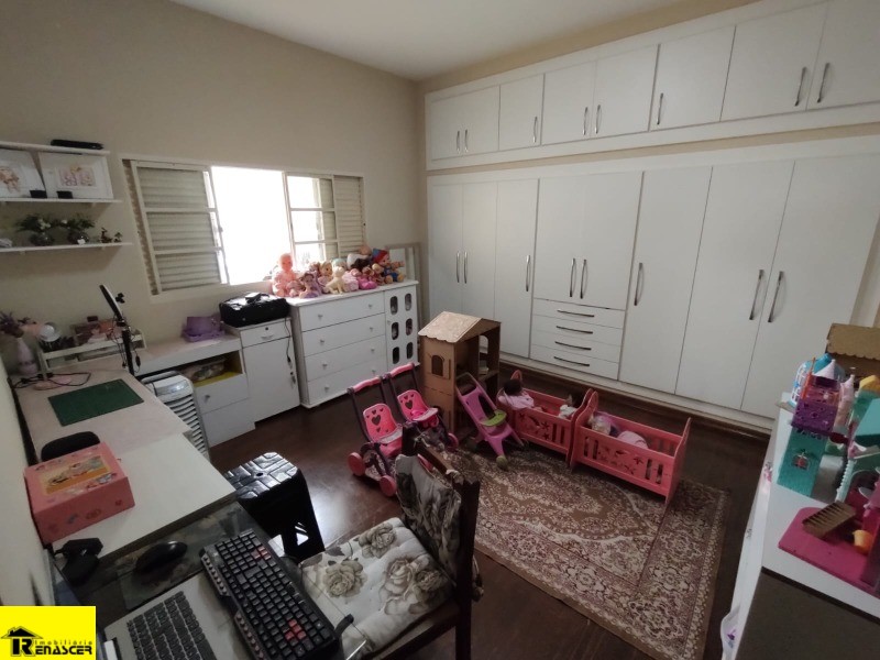 Casa com 3 quartos à venda, 270m² — foto 8 de 24