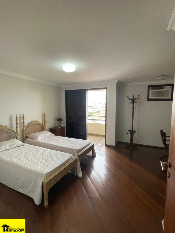 Apartamento com 4 quartos à venda, 300m² — foto 17 de 24