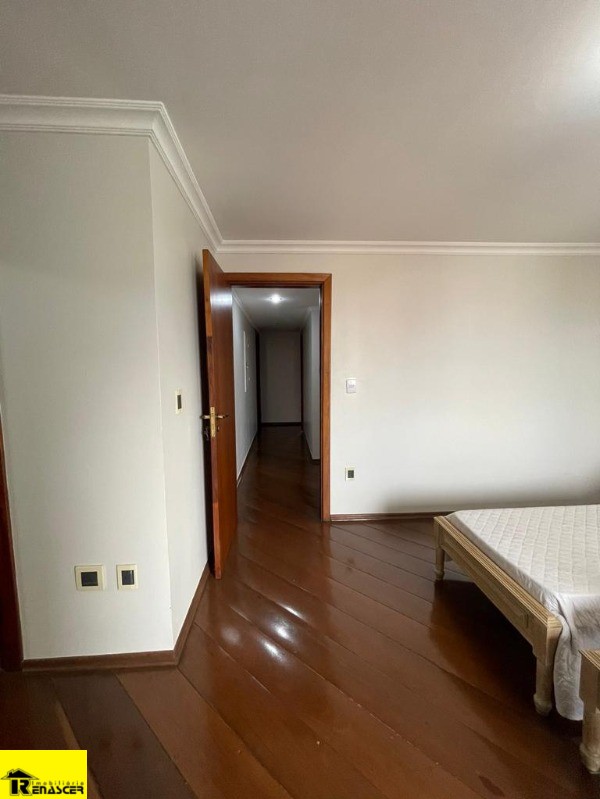Apartamento com 4 quartos à venda, 300m² — foto 22 de 24