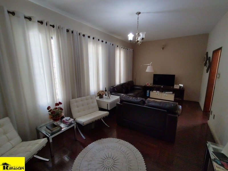 Casa com 3 quartos à venda, 270m² — foto 1 de 24