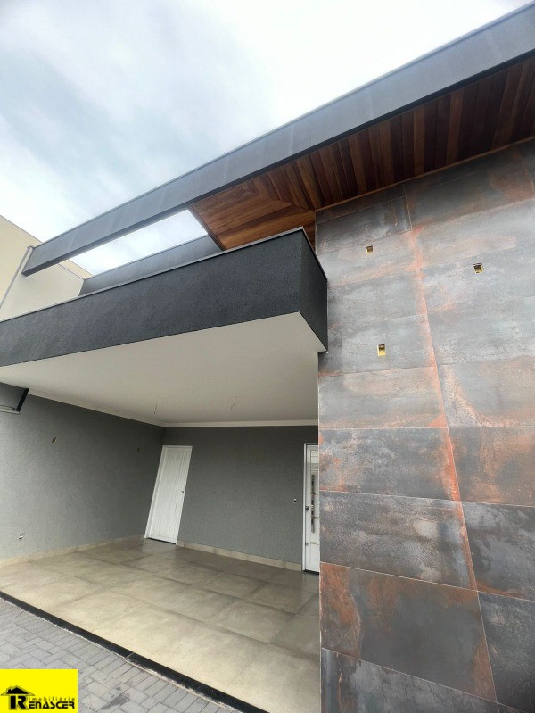 Casa com 3 quartos à venda, 120m² — foto 2 de 39