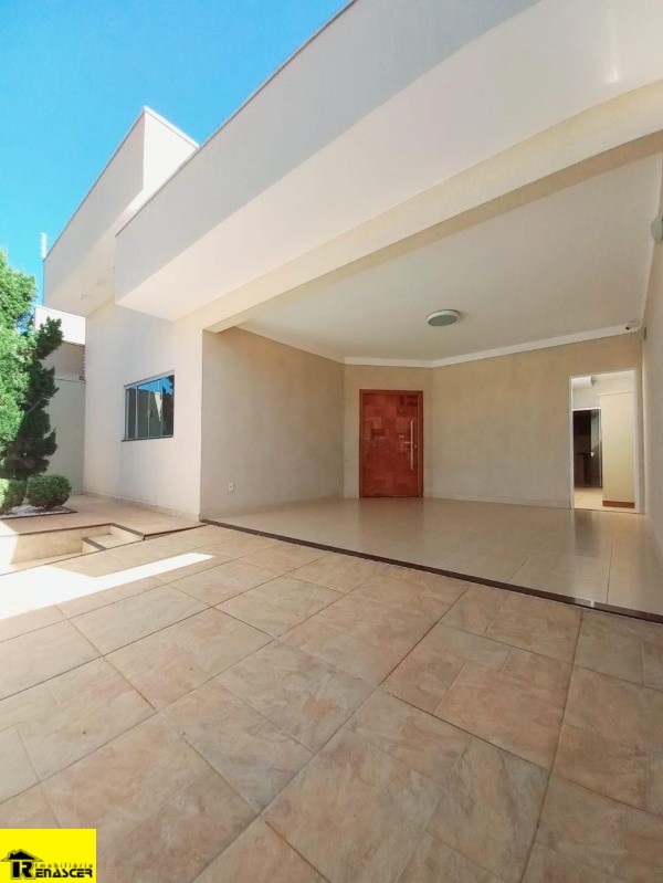 Casa com 3 quartos à venda, 200m² — foto 2 de 21