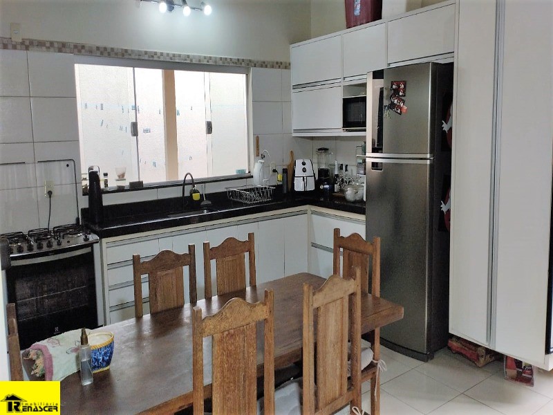 Casa com 3 quartos à venda, 200m² — foto 6 de 8
