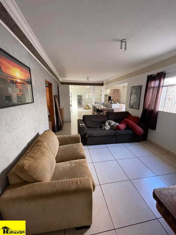 Casa com 3 quartos à venda — foto 1 de 25