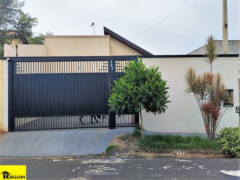 Casa com 3 quartos à venda, 200m² — foto 1 de 8
