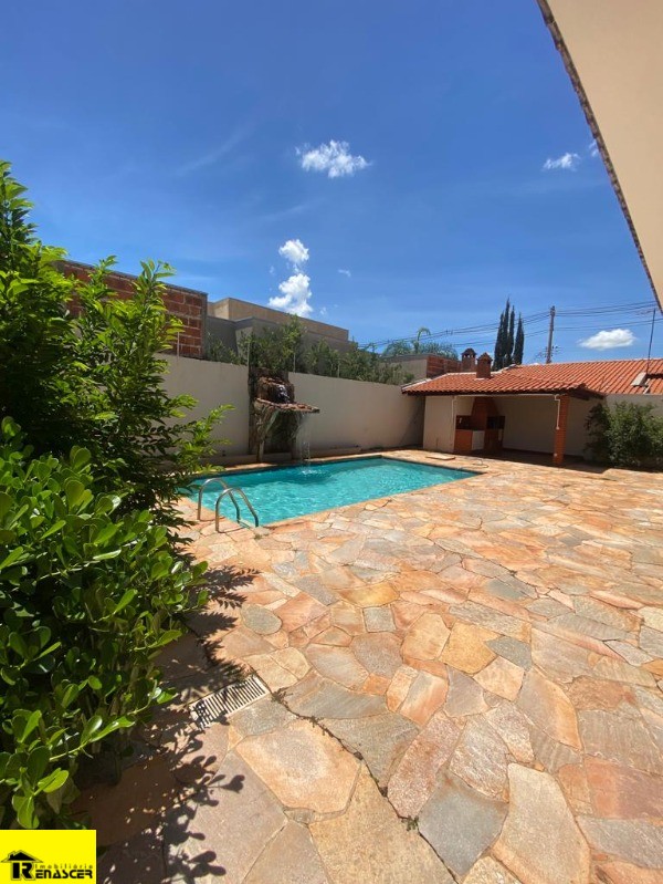 Casa com 4 quartos à venda e aluguel, 300m² — foto 8 de 22