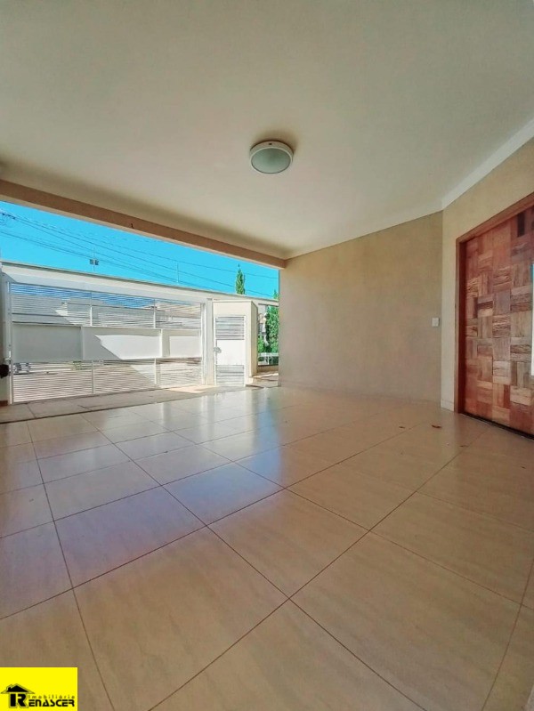 Casa com 3 quartos à venda, 200m² — foto 3 de 21