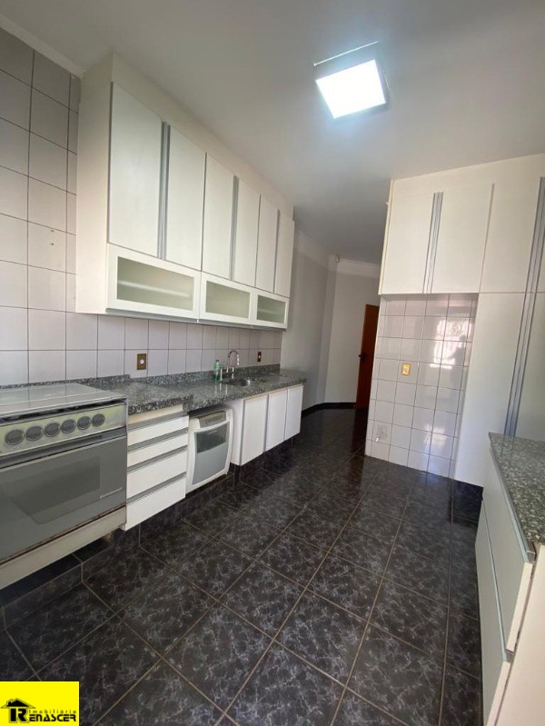 Casa com 4 quartos à venda e aluguel, 300m² — foto 20 de 22