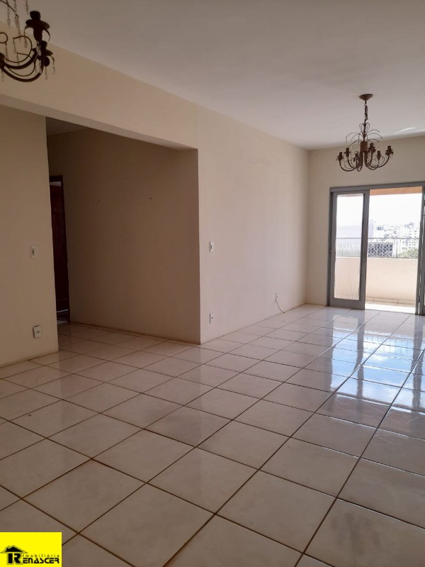 Apartamento com 3 quartos à venda, 120m² — foto 1 de 12