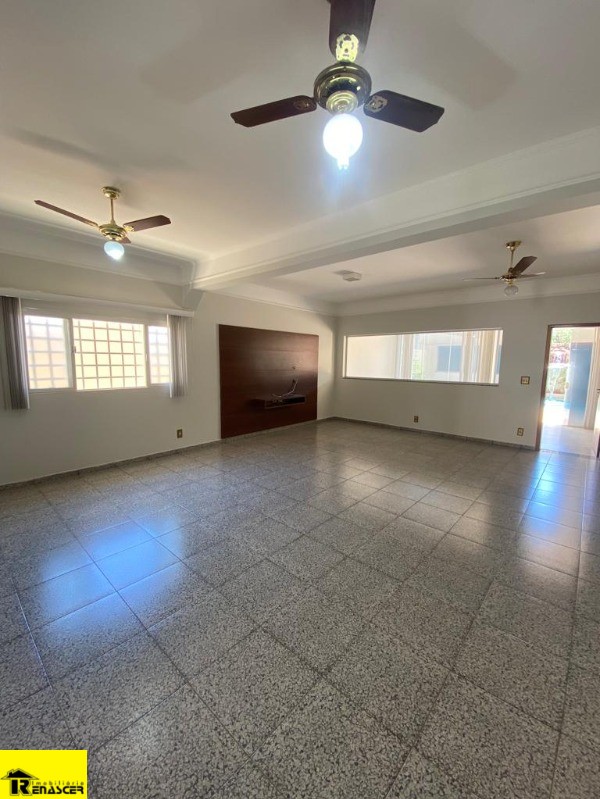 Casa com 4 quartos à venda e aluguel, 300m² — foto 3 de 22