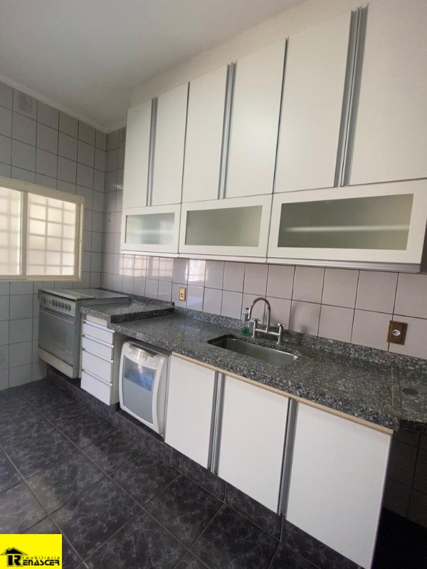 Casa com 4 quartos à venda e aluguel, 300m² — foto 21 de 22