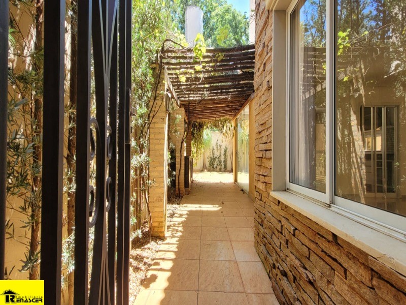 Casa de Condomínio com 3 quartos à venda e aluguel, 310m² — foto 3 de 44