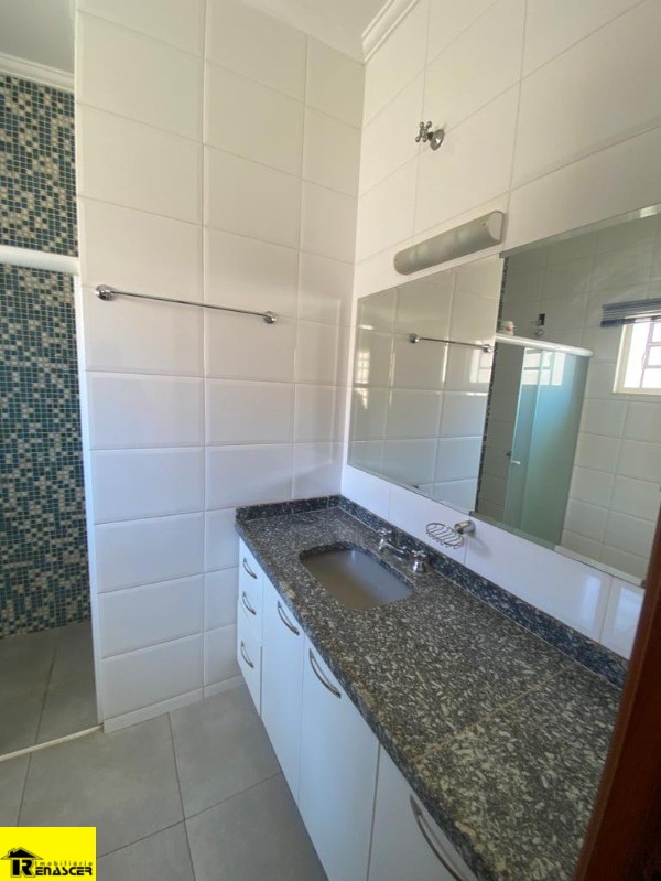 Casa com 4 quartos à venda e aluguel, 300m² — foto 17 de 22